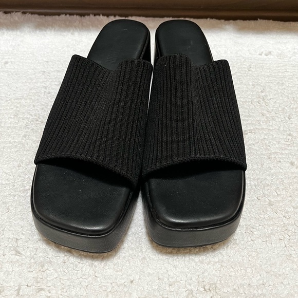 Black platform sandals - Picture 3 of 4